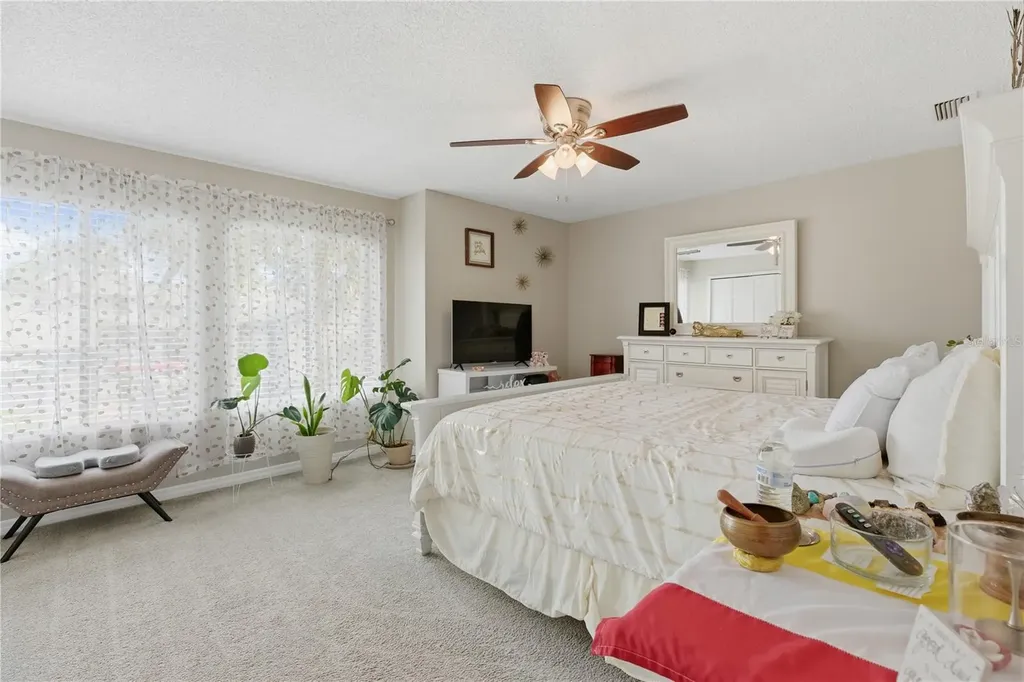 654 Lake Villas Drive Altamonte Springs FL 32701