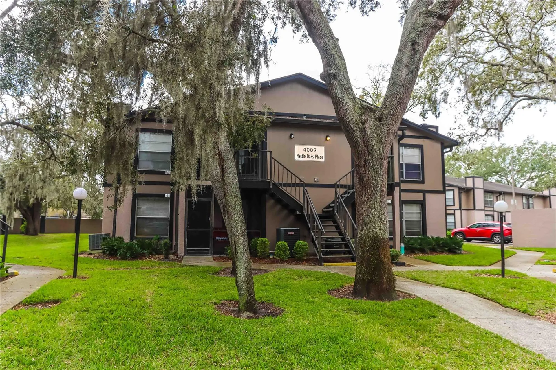 4009 Nestle Oaks Place Tampa FL 33613