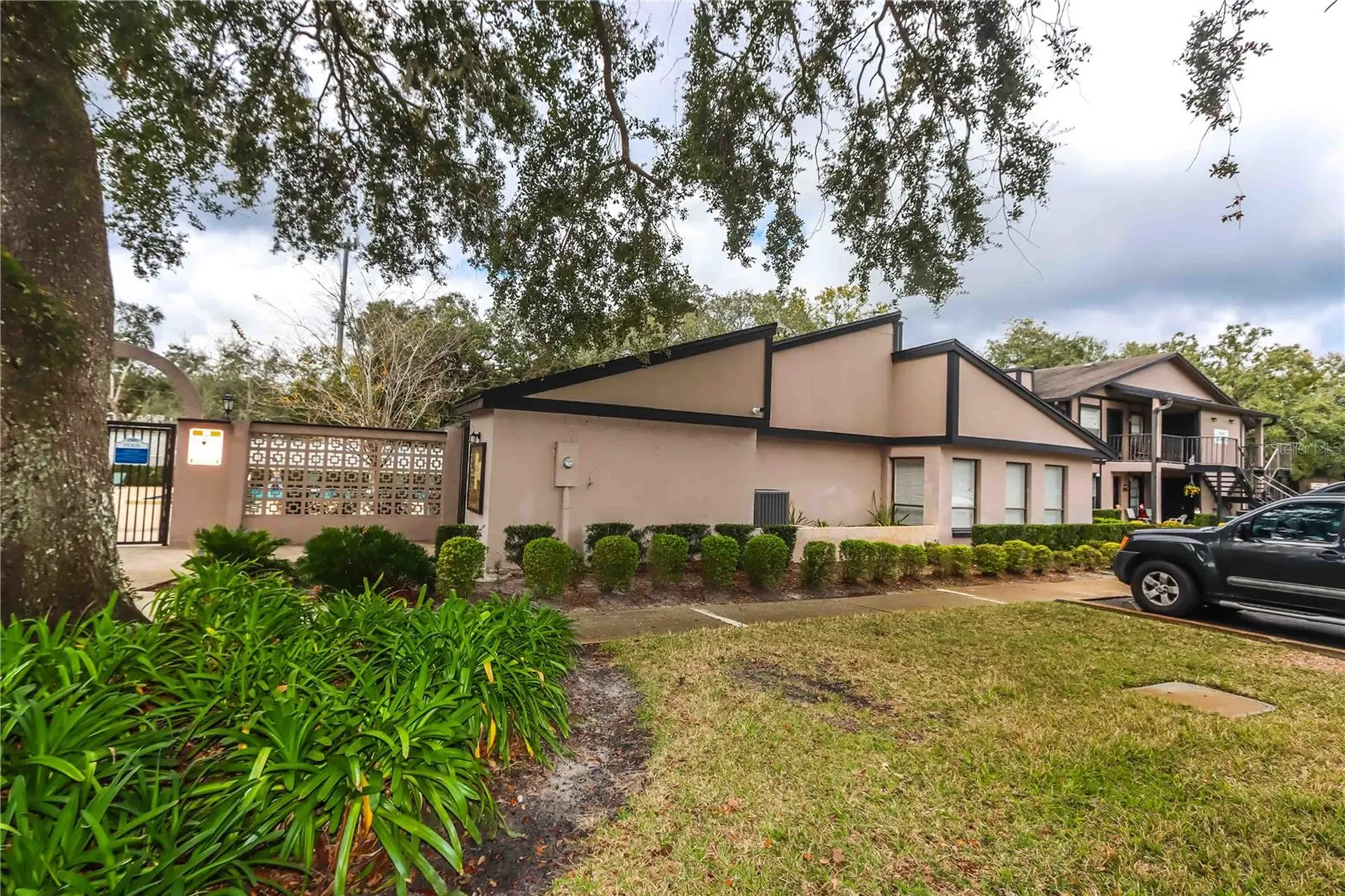 4009 Nestle Oaks Place Tampa FL 33613