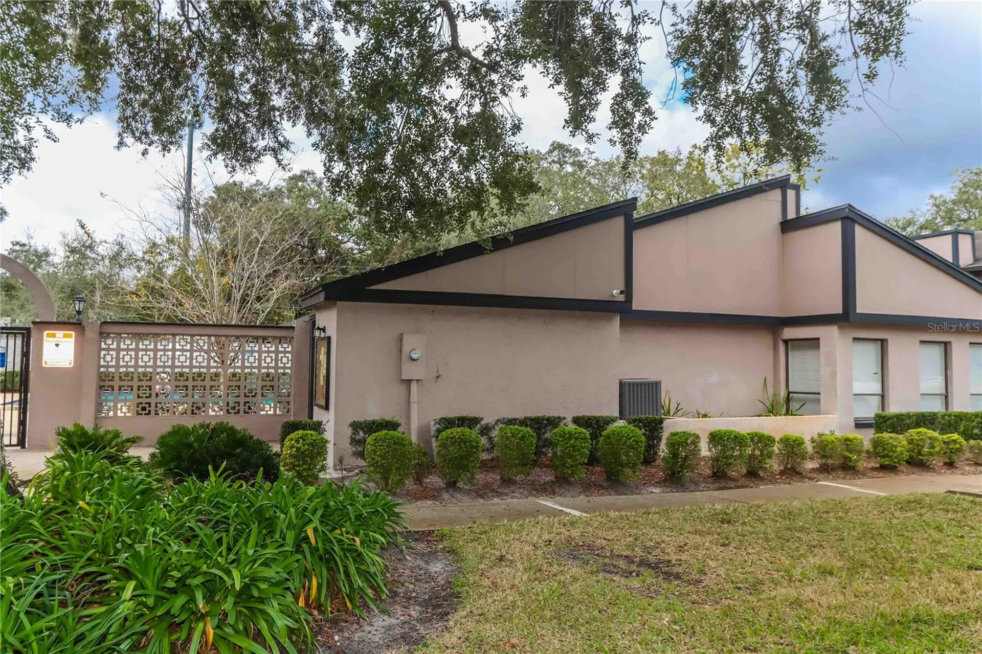 4009 Nestle Oaks Place Tampa FL 33613