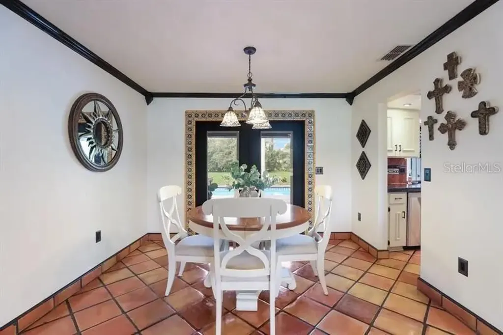 2077 Racimo Drive Sarasota FL 34240