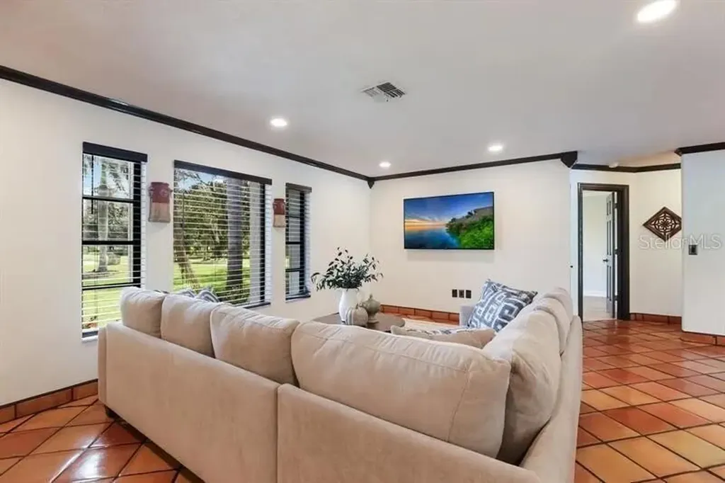 2077 Racimo Drive Sarasota FL 34240