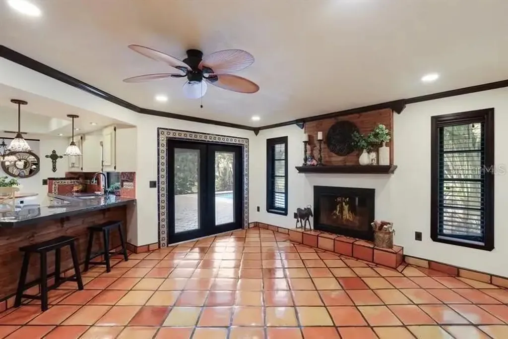 2077 Racimo Drive Sarasota FL 34240