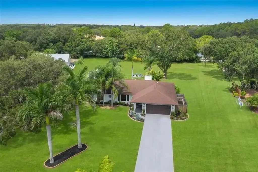 2077 Racimo Drive Sarasota FL 34240