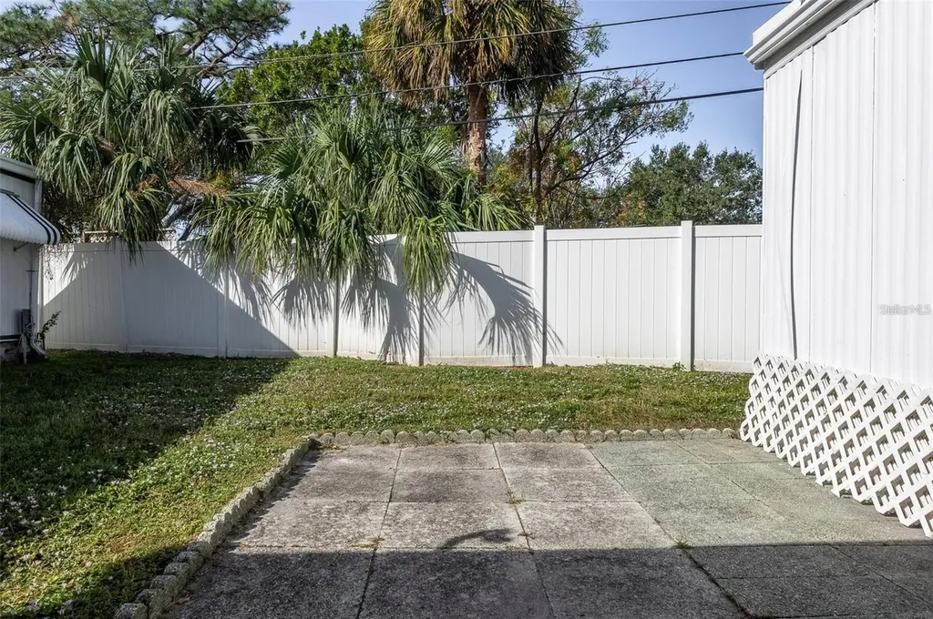 4086 72nd Way N St Petersburg FL 33709