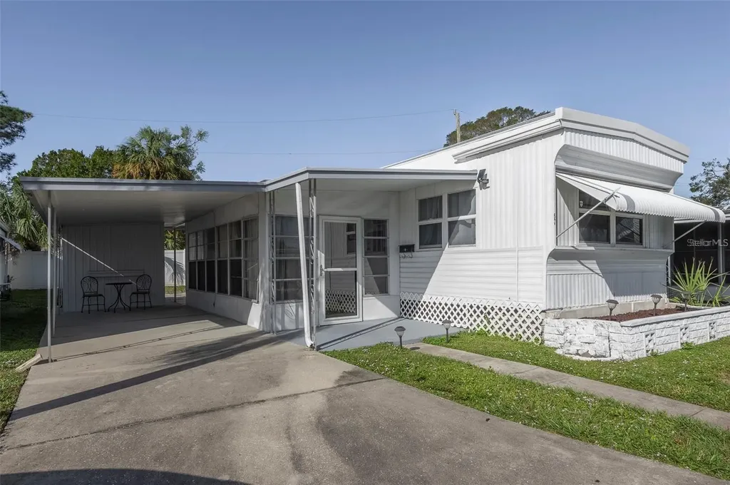 4086 72nd Way N St Petersburg FL 33709