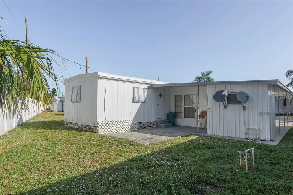 4086 72nd Way N St Petersburg FL 33709
