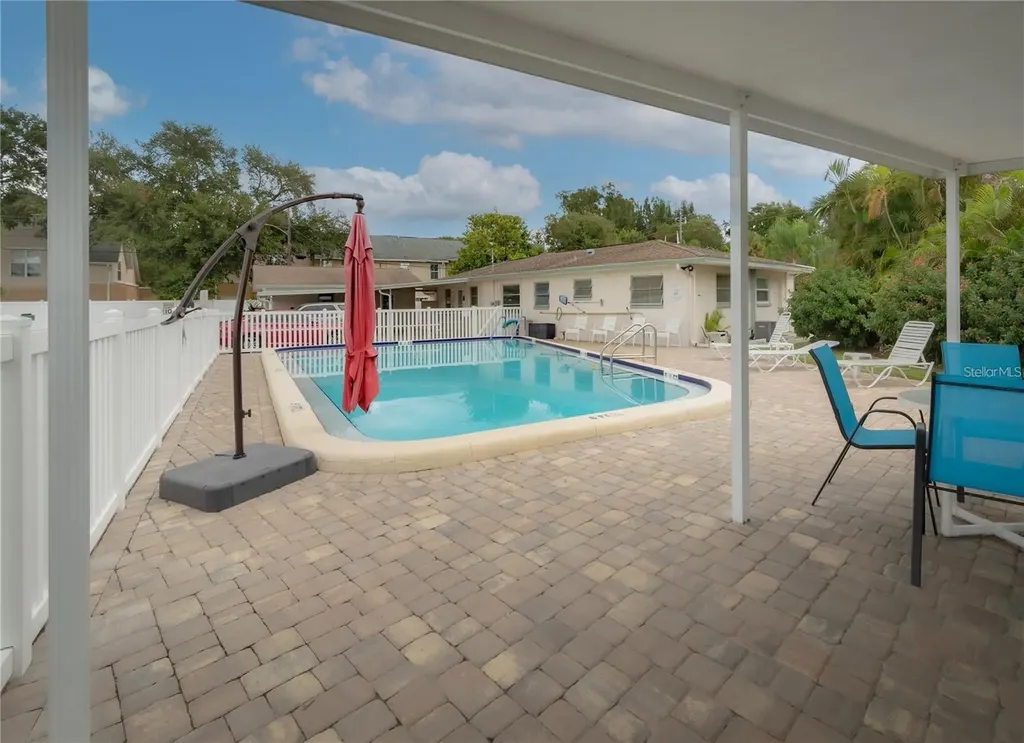 4086 72nd Way N St Petersburg FL 33709