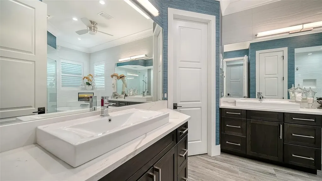 5326 Siesta Cove Drive Sarasota FL 34242