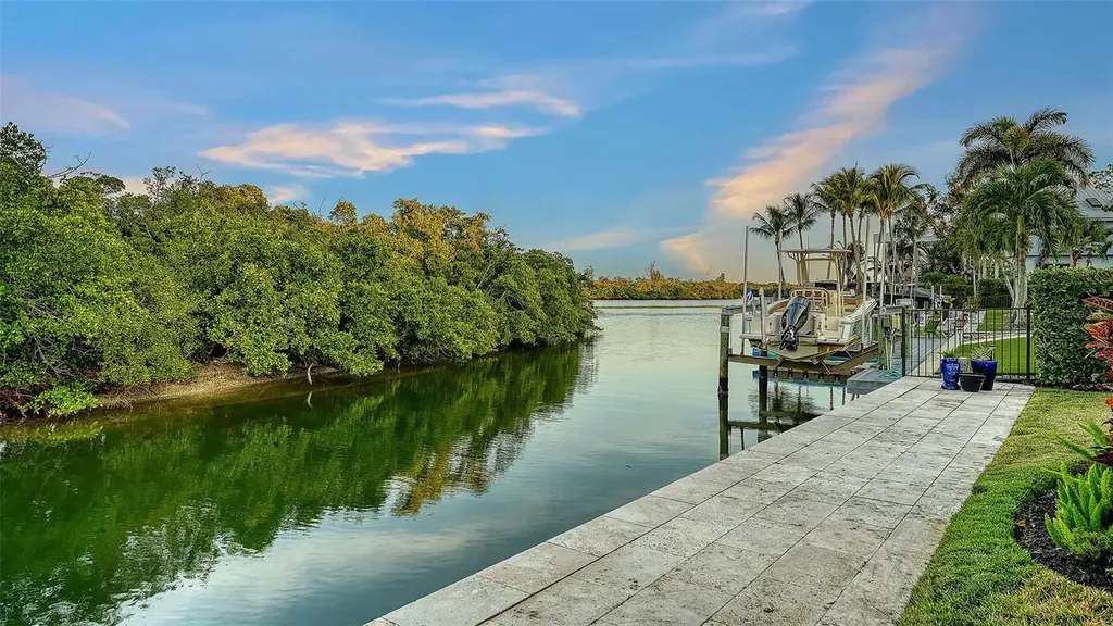 5326 Siesta Cove Drive Sarasota FL 34242