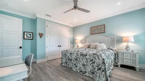 5326 Siesta Cove Drive Sarasota FL 34242
