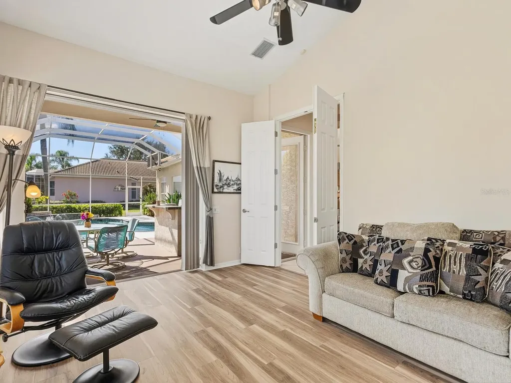 7311 Westminster Court University Park FL 34201