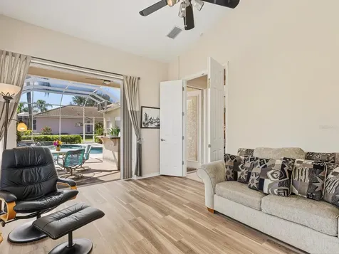 7311 Westminster Court University Park FL 34201