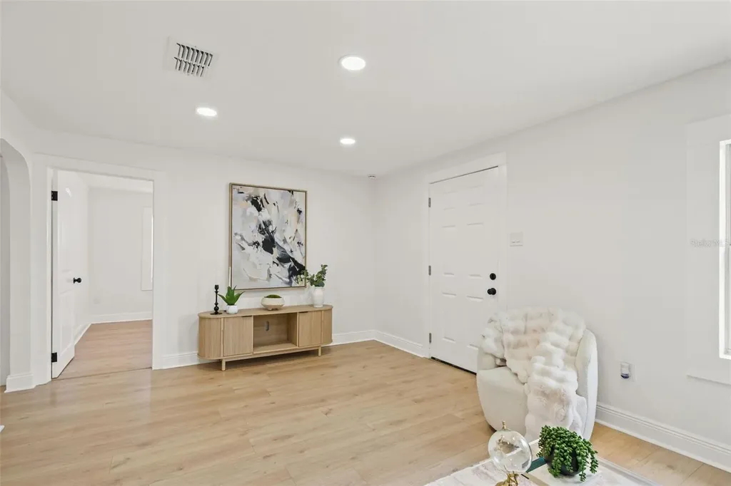 2302 W Idlewild Avenue Tampa FL 33603