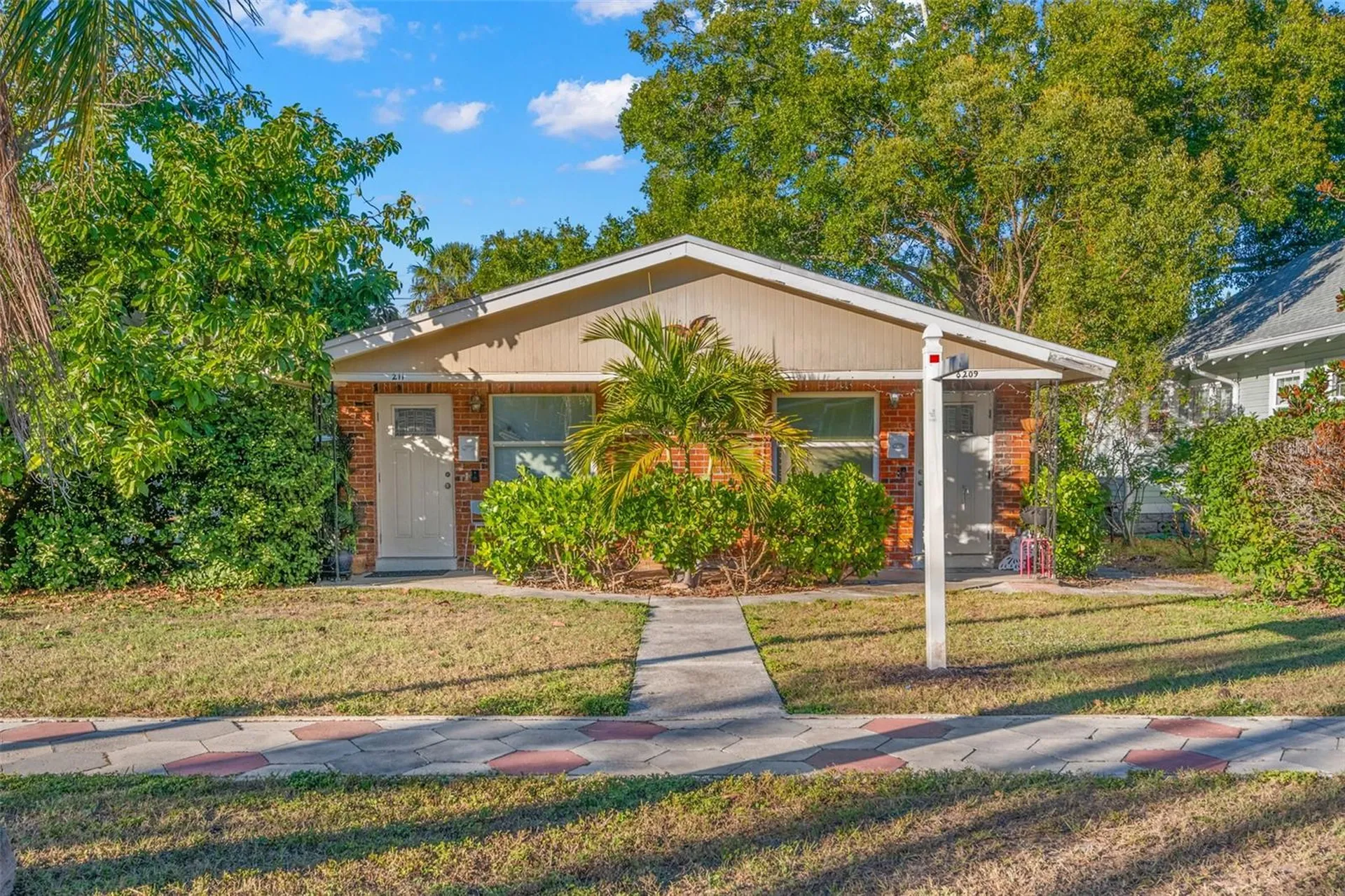 209 12th Avenue N St Petersburg FL 33704