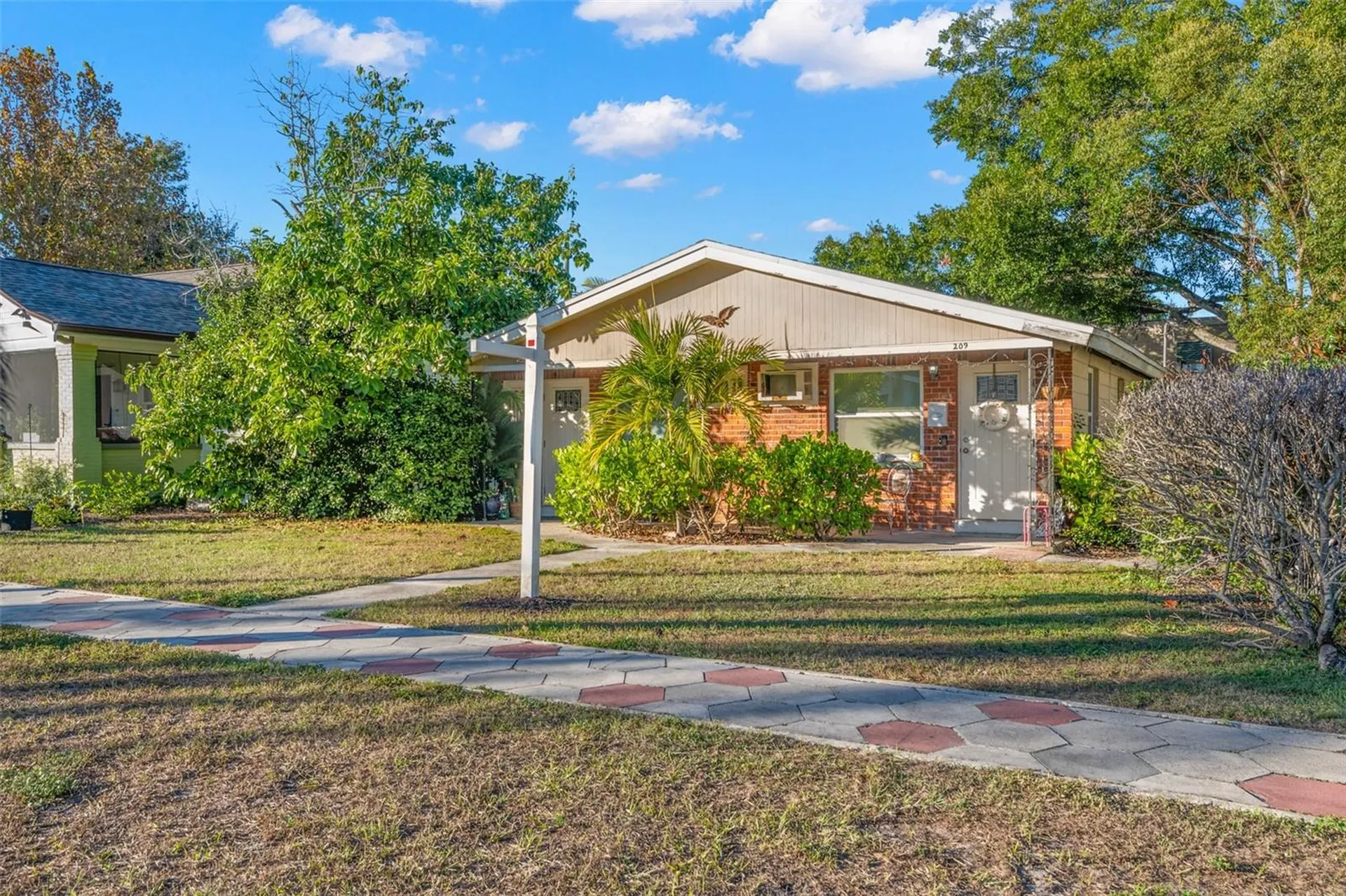 209 12th Avenue N St Petersburg FL 33704