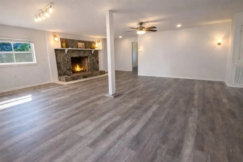 445 S State Road 415 Osteen FL 32764