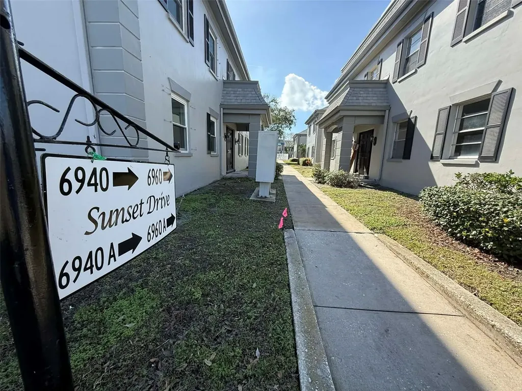 6960 Sunset Drive S South Pasadena FL 33707