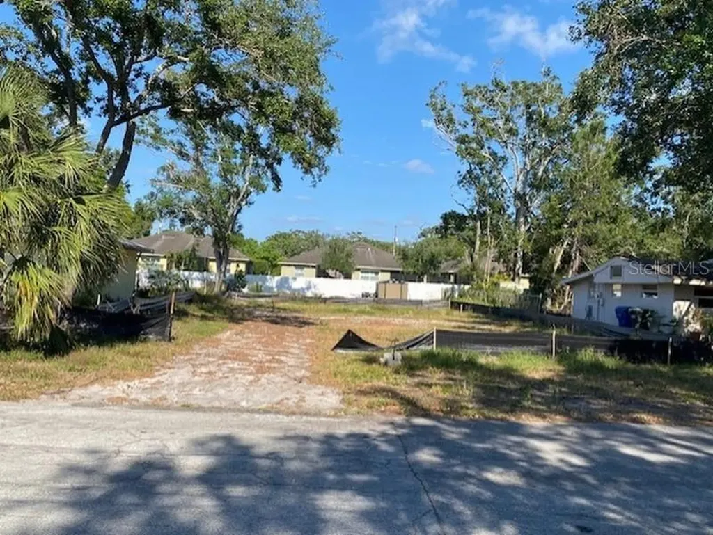 658 15th Street NW Largo FL 33770