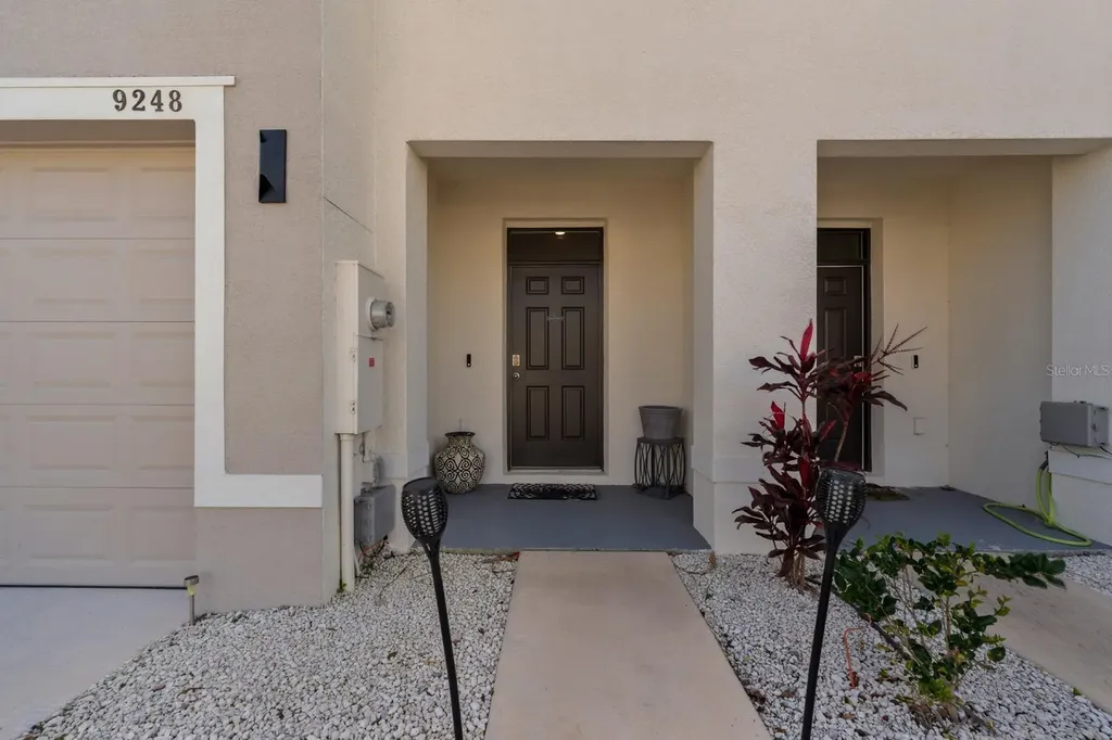 9248 Rock Harbour Way Tampa FL 33637