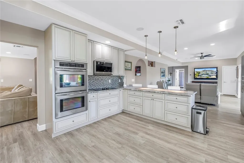 289 8th Avenue N Tierra Verde FL 33715