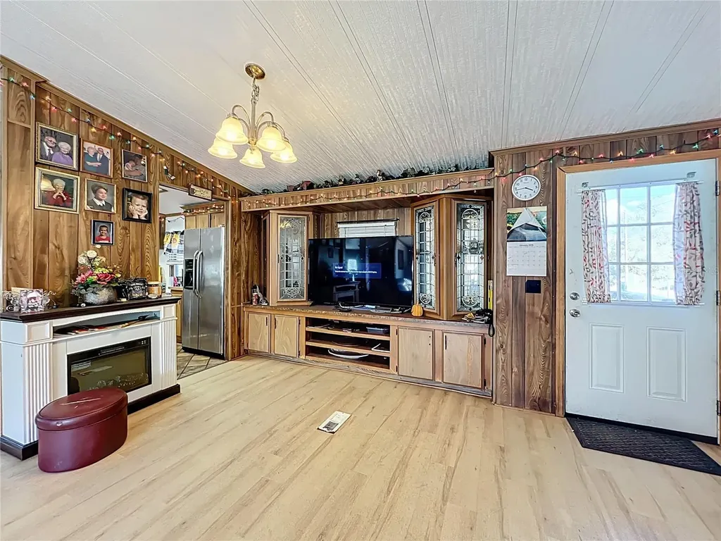45797 Ohio Street Paisley FL 32767