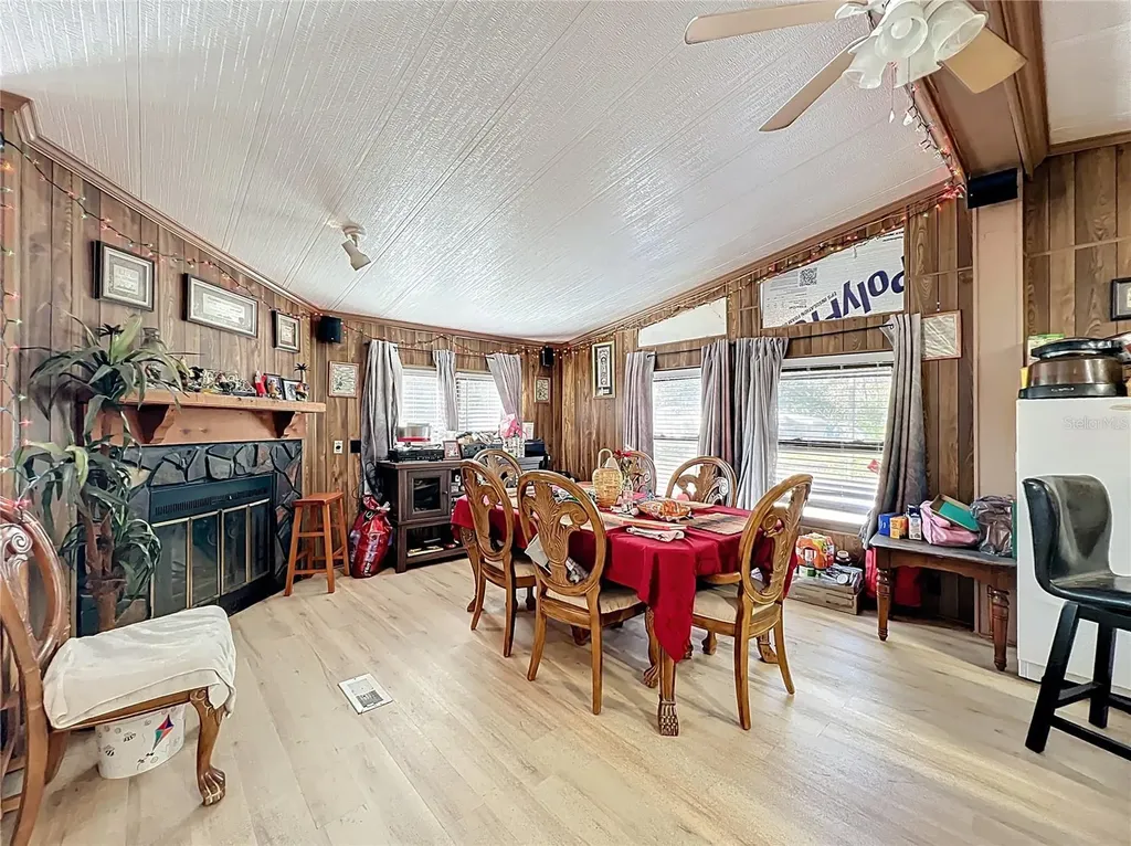45797 Ohio Street Paisley FL 32767