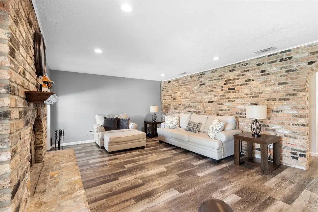 190 N Spring Lake Drive Altamonte Springs FL 32714