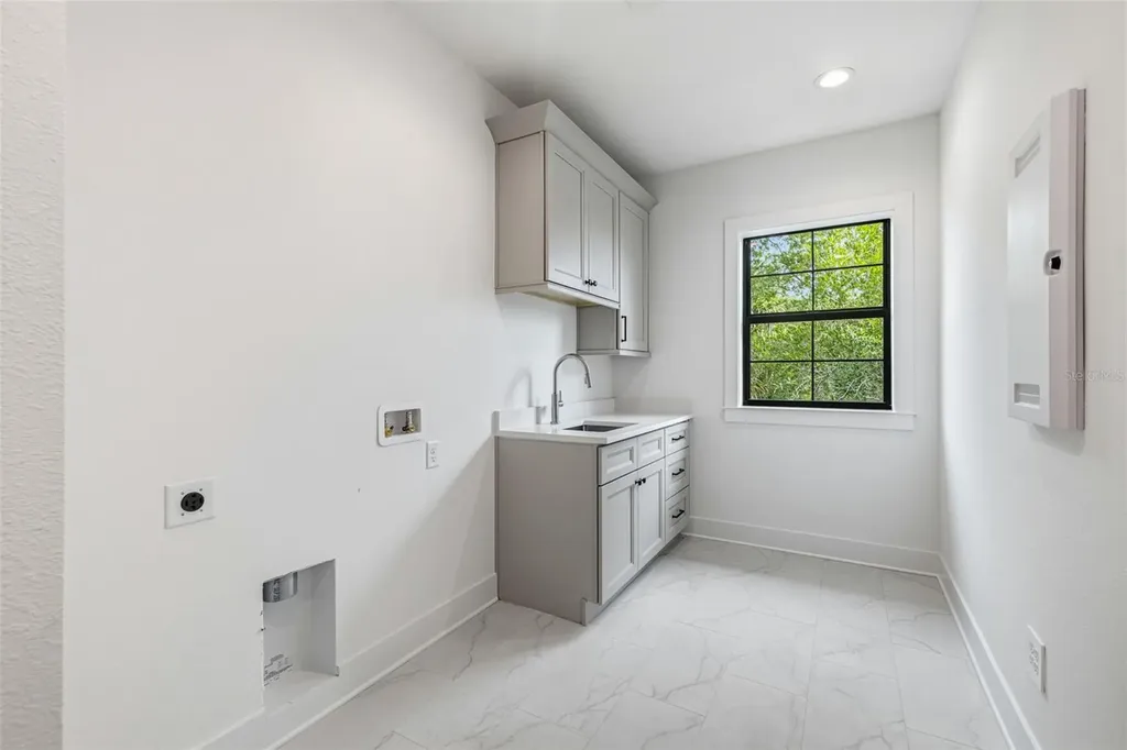 2936 W Rogers Avenue Tampa FL 33611