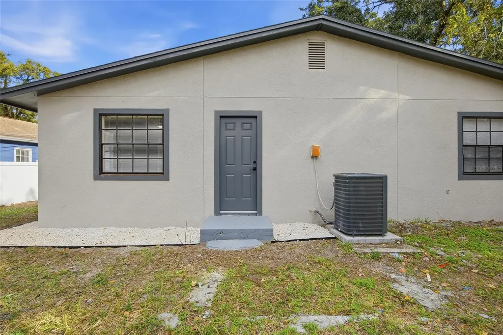 920 W Candlewood Avenue Tampa FL 33603