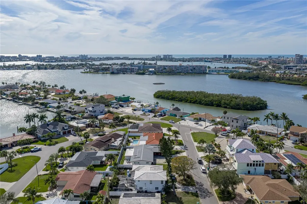 6619 Blue Heron Drive S St Petersburg FL 33707