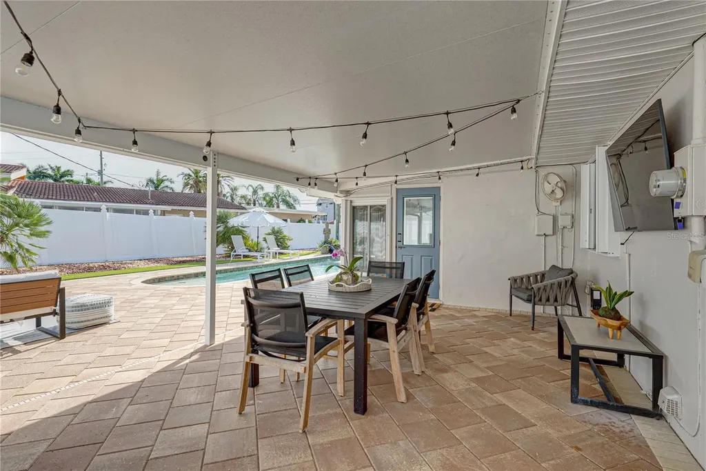 6619 Blue Heron Drive S St Petersburg FL 33707
