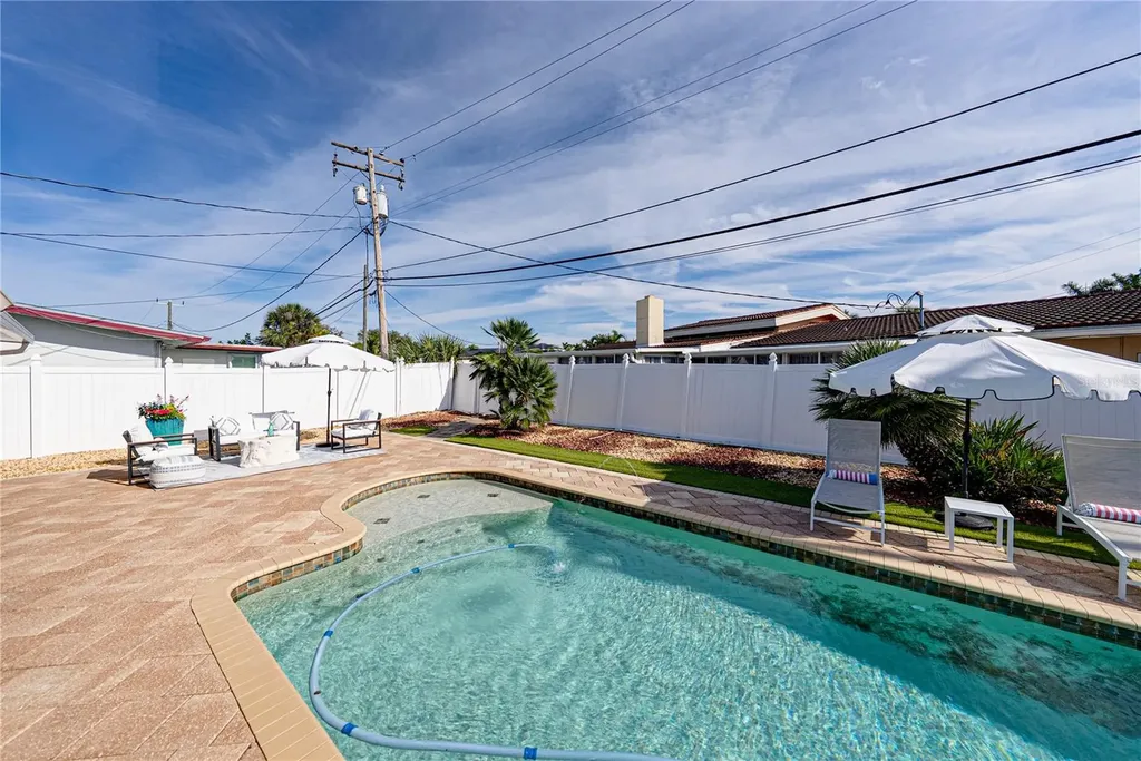 6619 Blue Heron Drive S St Petersburg FL 33707