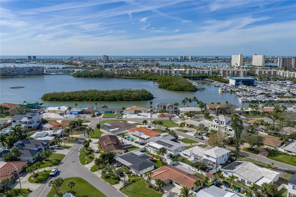 6619 Blue Heron Drive S St Petersburg FL 33707