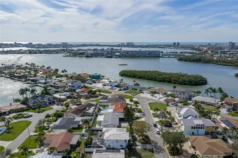 6619 Blue Heron Drive S St Petersburg FL 33707