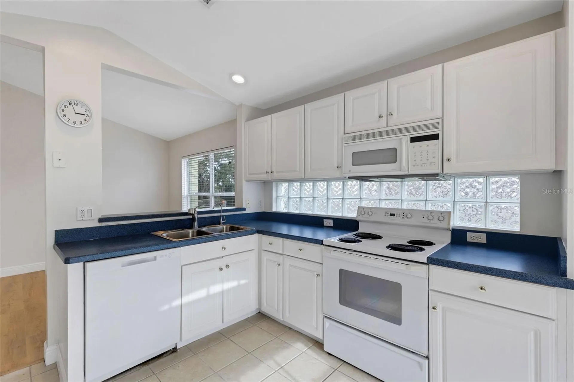 102 Canary Island Circle Davenport FL 33837