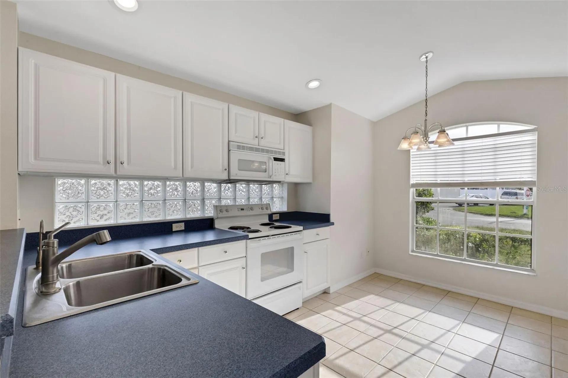 102 Canary Island Circle Davenport FL 33837