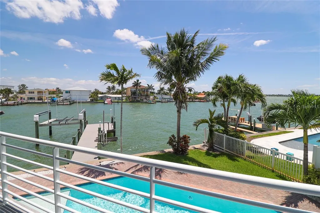 11105 5th Street E Treasure Island FL 33706