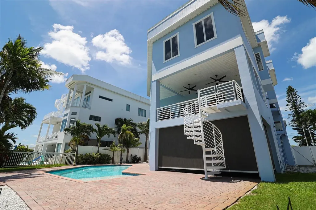 11105 5th Street E Treasure Island FL 33706