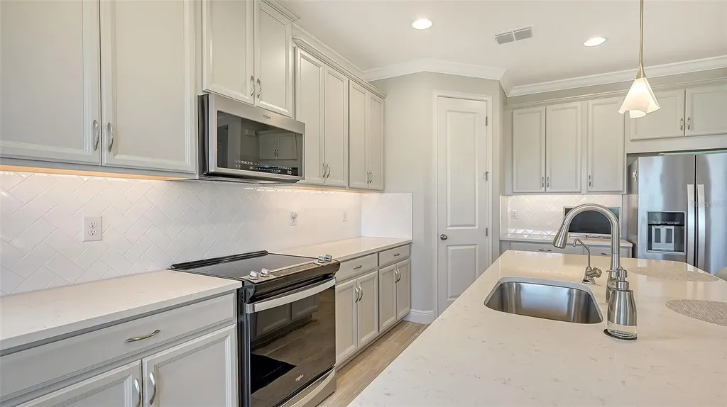 5790 Long Shore Loop Sarasota FL 34238