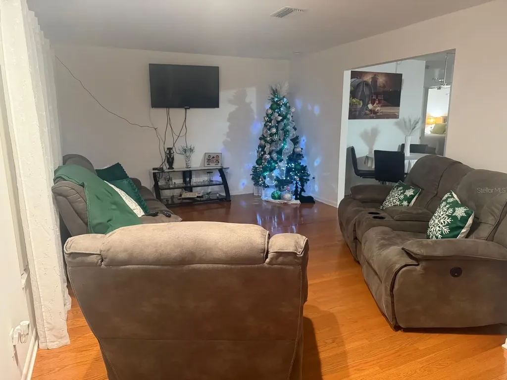 11102 28th Street Tampa FL 33612