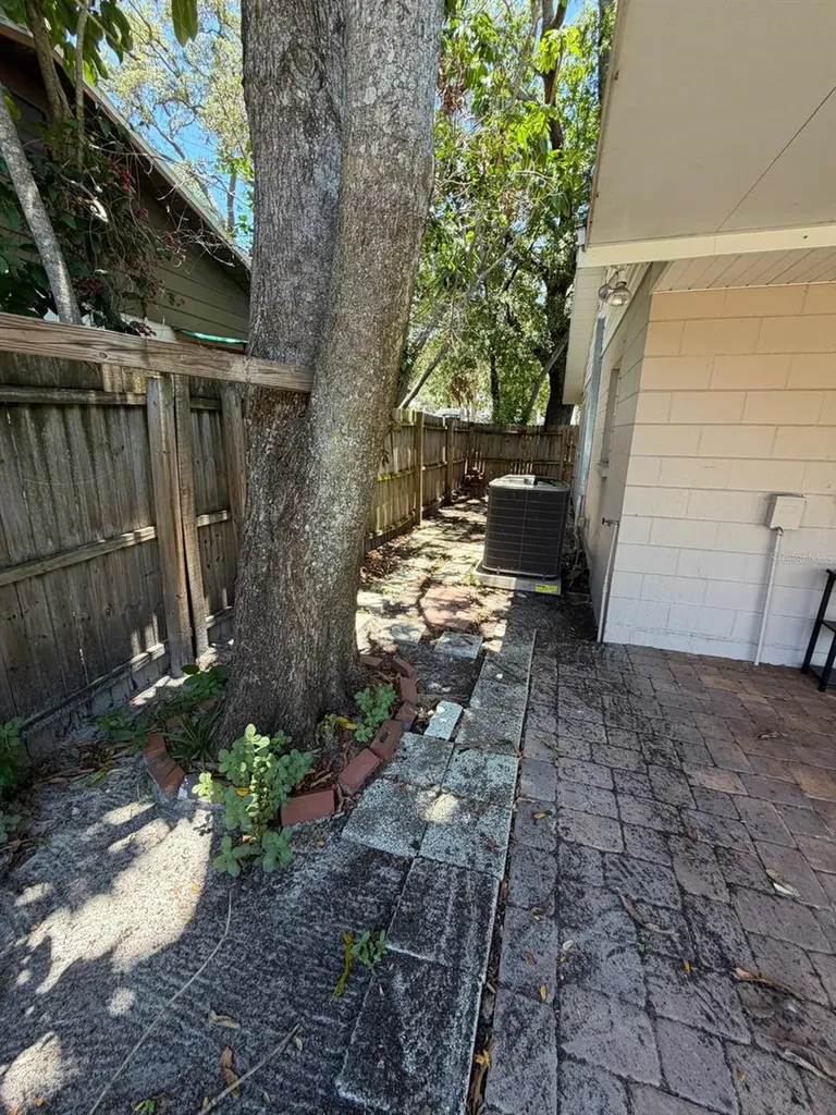 11102 28th Street Tampa FL 33612
