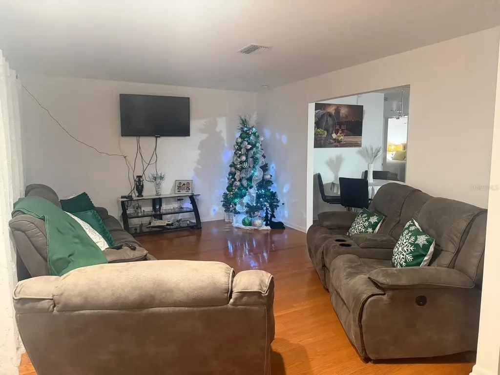 11102 28th Street Tampa FL 33612