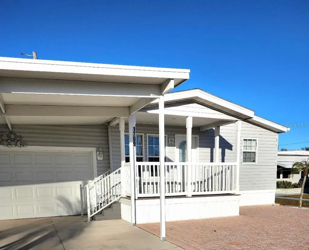 1709 Minnesota Avenue Bradenton FL 34207