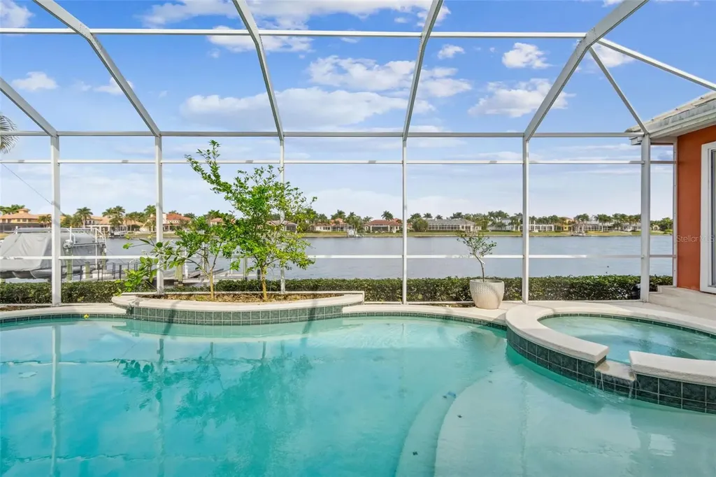 729 Manns Harbor Drive Apollo Beach FL 33572