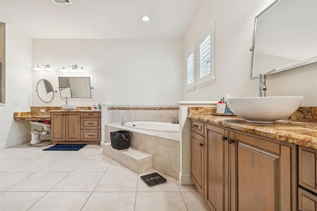 729 Manns Harbor Drive Apollo Beach FL 33572