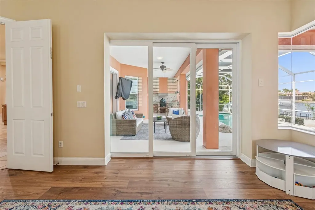 729 Manns Harbor Drive Apollo Beach FL 33572
