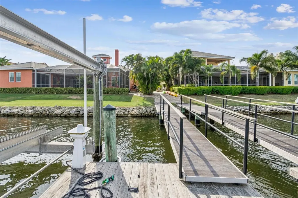 729 Manns Harbor Drive Apollo Beach FL 33572