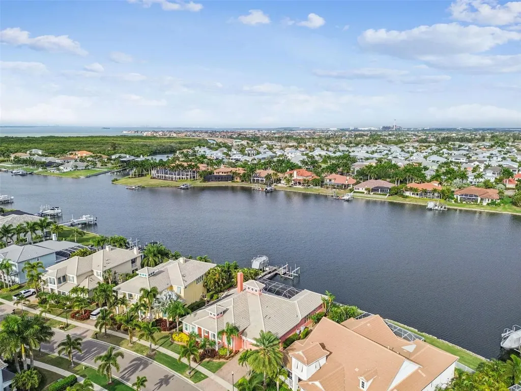 729 Manns Harbor Drive Apollo Beach FL 33572