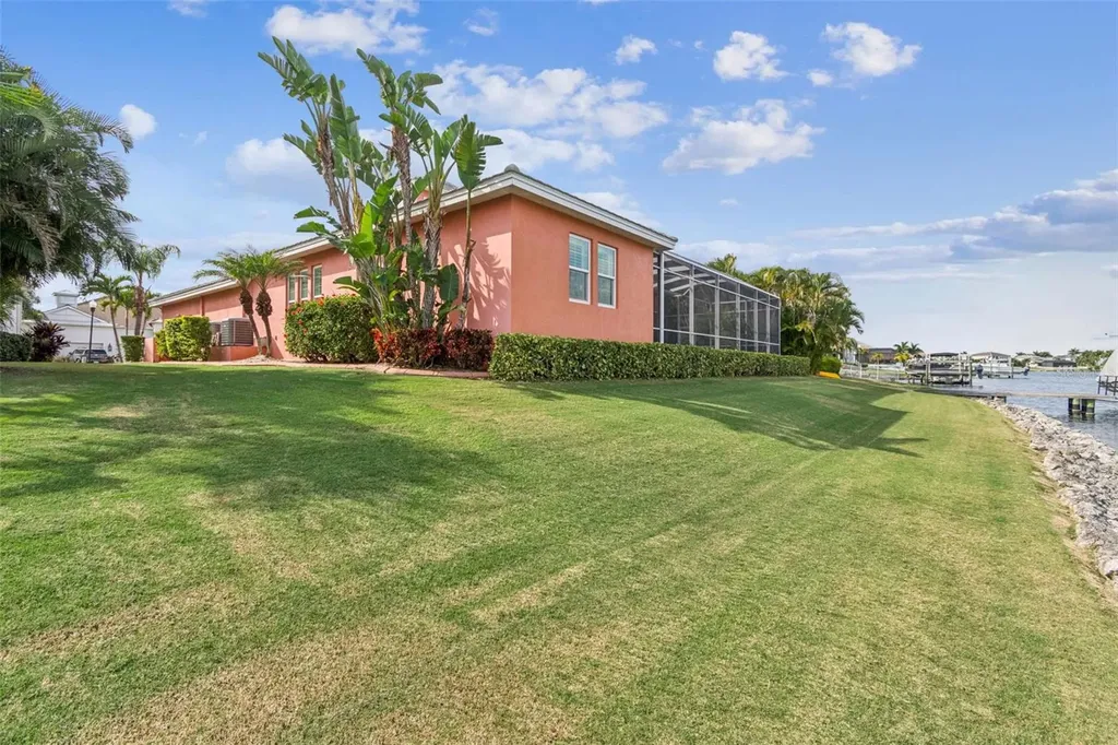 729 Manns Harbor Drive Apollo Beach FL 33572